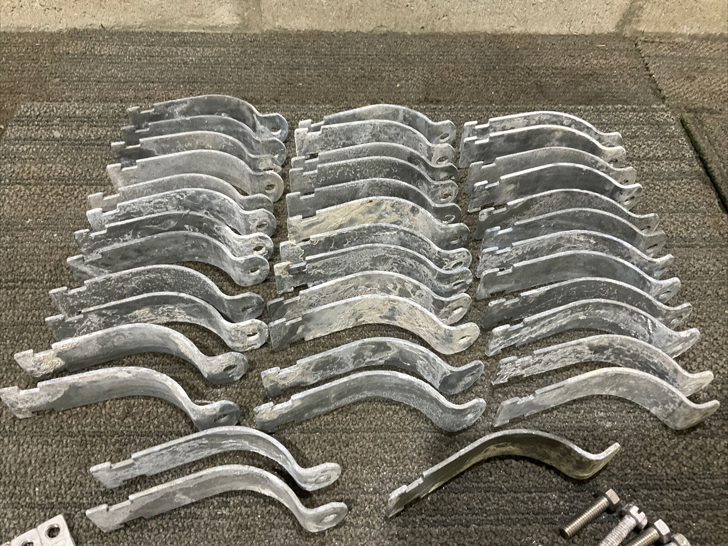 COOPER B LINE B2015-3-HDG UNISTRUT STRAP 3 1/2” OD 678 LOT OF 39