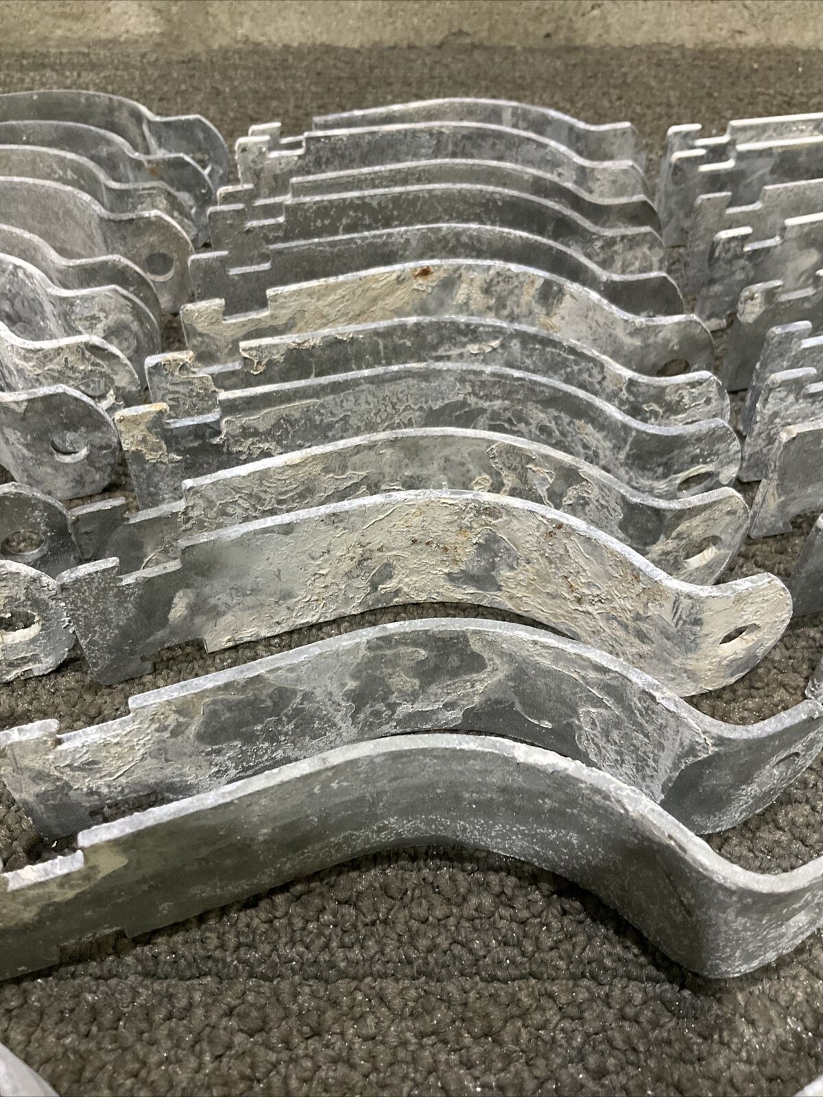 COOPER B LINE B2015-3-HDG UNISTRUT STRAP 3 1/2” OD 678 LOT OF 39