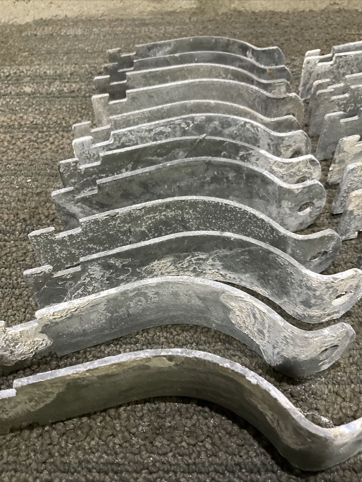 COOPER B LINE B2015-3-HDG UNISTRUT STRAP 3 1/2” OD 678 LOT OF 39