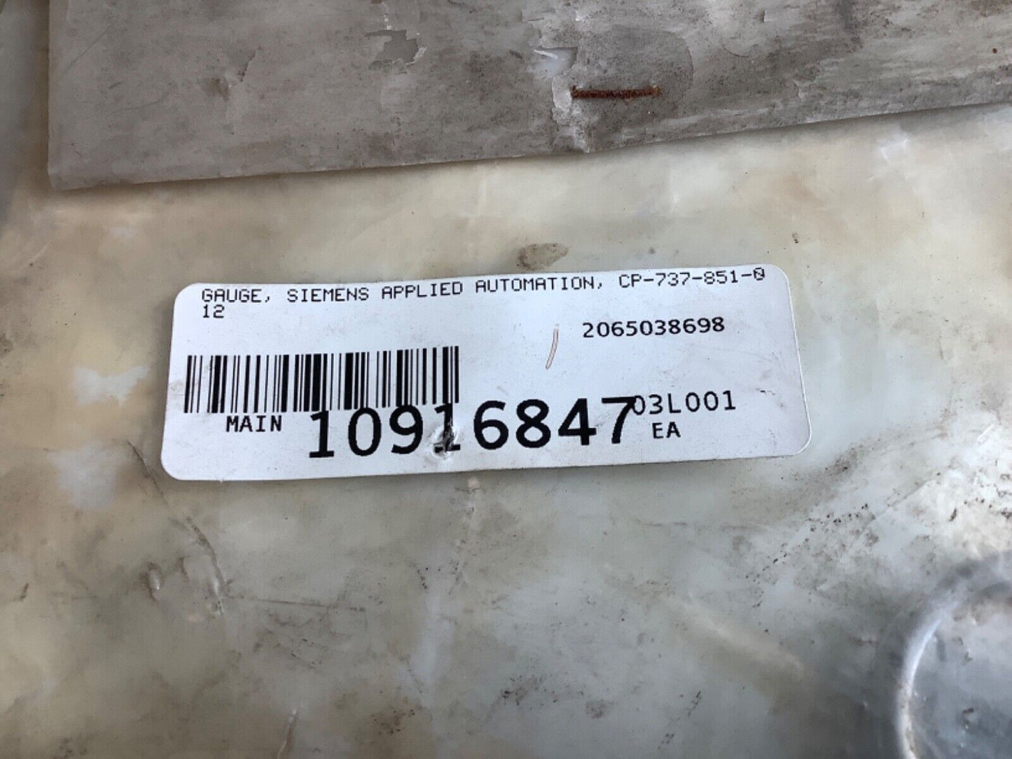 BP OIL SIEMENS CP-737-851-012 OIL GAUGE 678