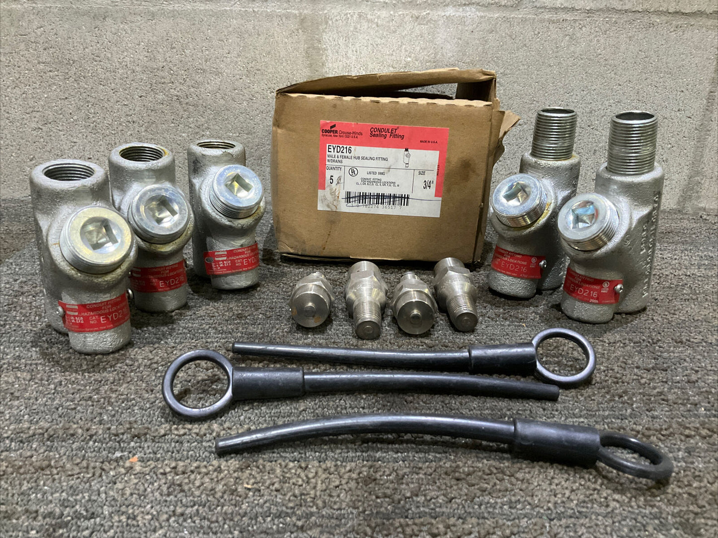 COOPER CROUSE-HINDS EYD216 3/4” MALE/FEMALE HUB SEALING FITTING 678 LOT OF 5
