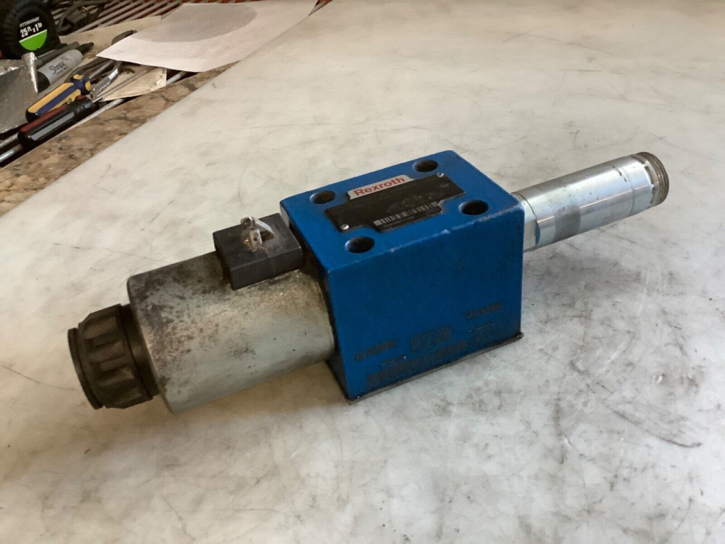 REXROTH R900593677 4WE 10 J3X/CG24N9K4/V DIRECTIONAL SPOOL VALVE 444