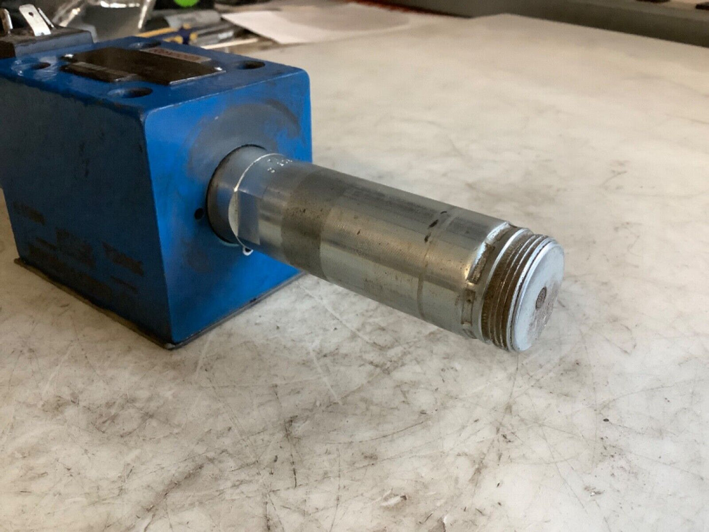 REXROTH R900593677 4WE 10 J3X/CG24N9K4/V DIRECTIONAL SPOOL VALVE 444