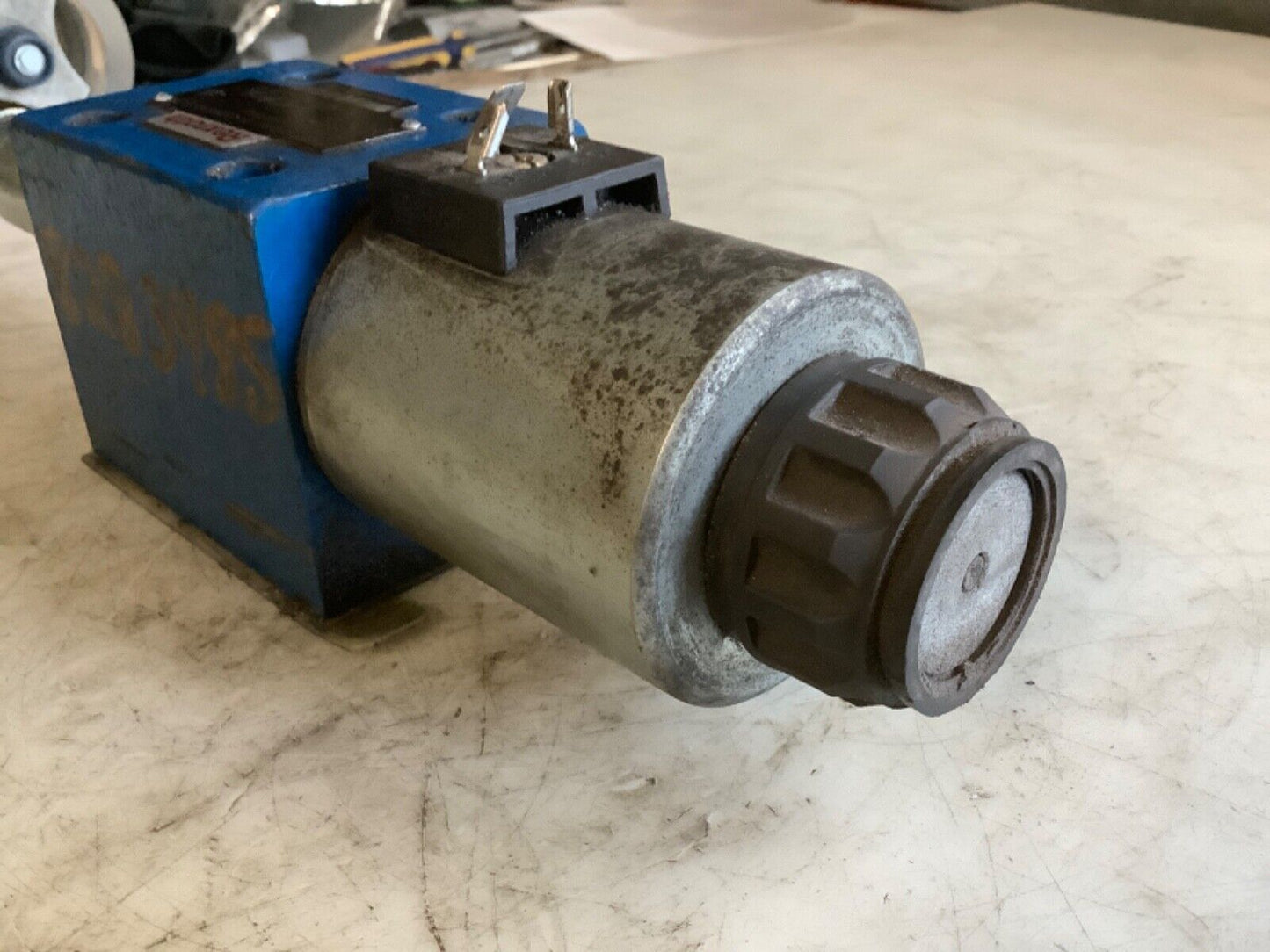 REXROTH R900593677 4WE 10 J3X/CG24N9K4/V DIRECTIONAL SPOOL VALVE 444