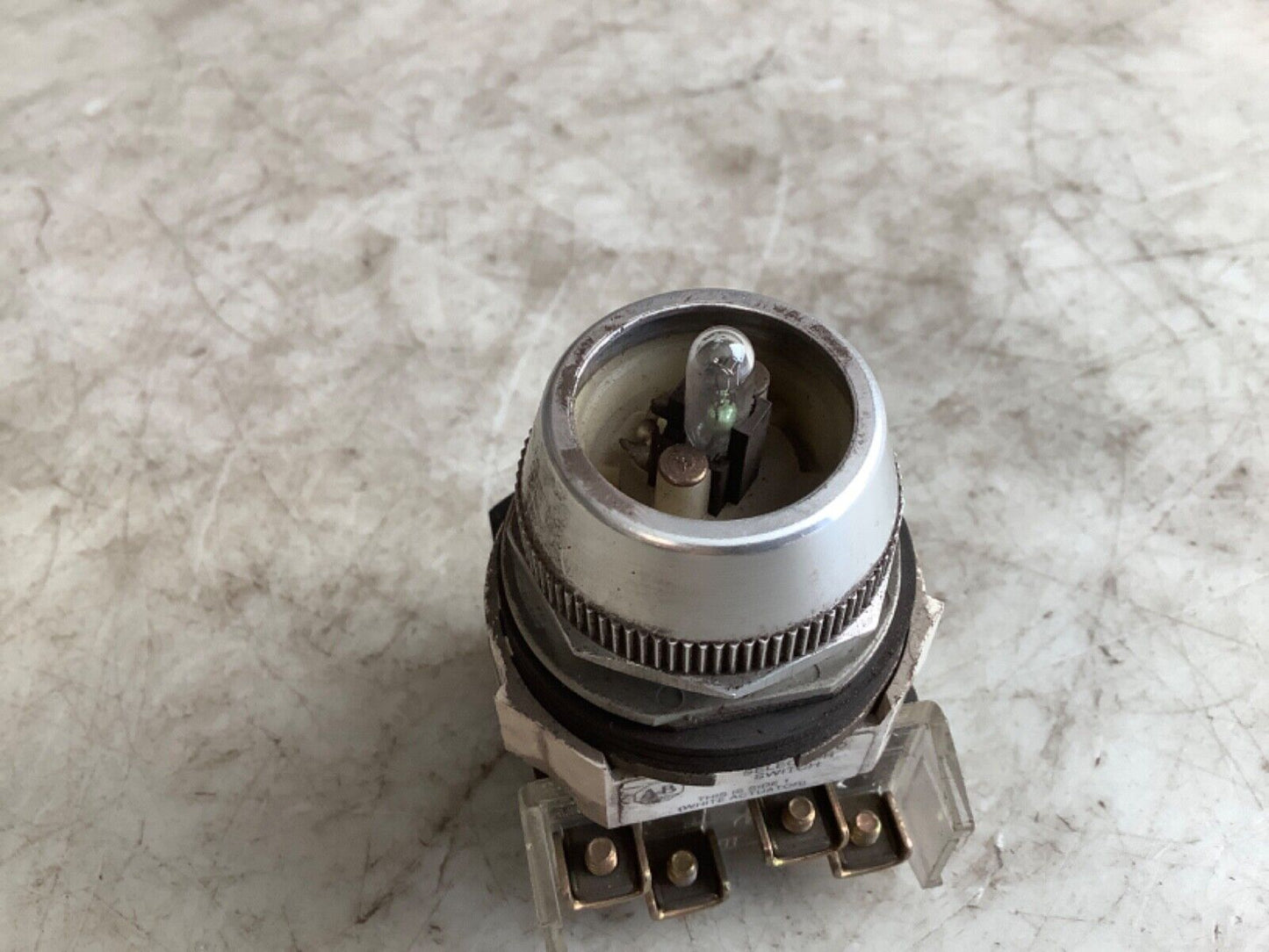 ALLEN BRADLEY 800T-16HX2KB6 SERIES T SELECTOR SWITCH NO KNOB 120V 444