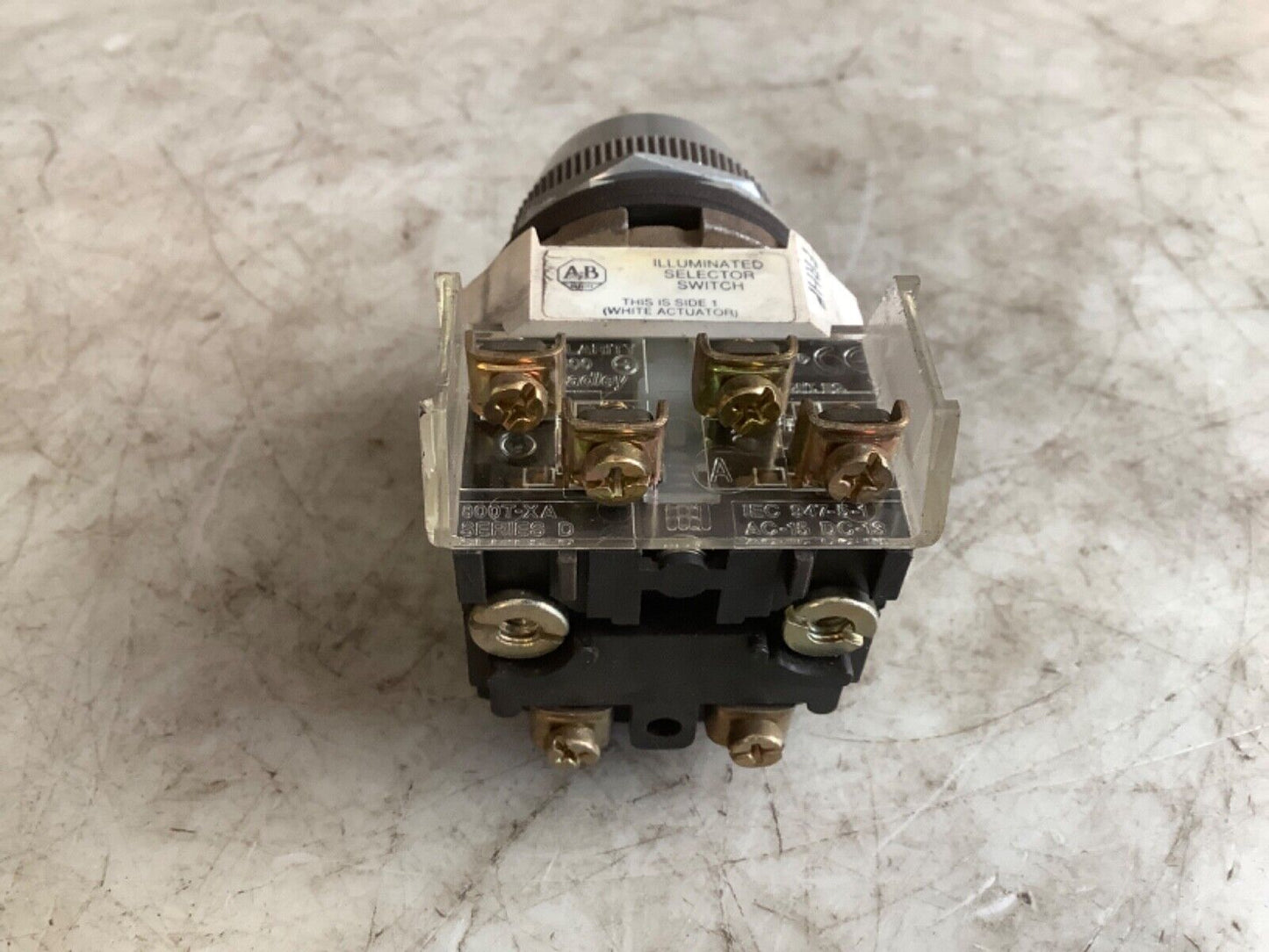 ALLEN BRADLEY 800T-16HX2KB6 SERIES T SELECTOR SWITCH NO KNOB 120V 444