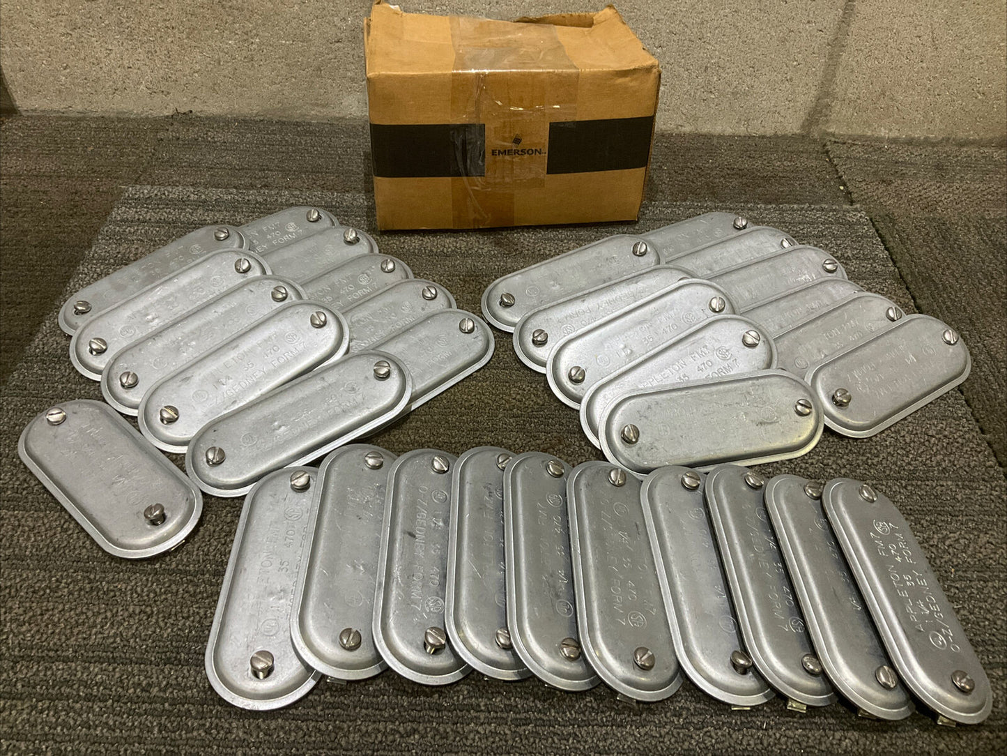 APPLETON APP470 1 1/4” STEEL FM7 BLANK COVER STAMPED STEEL COVER 678 LOT OF 32