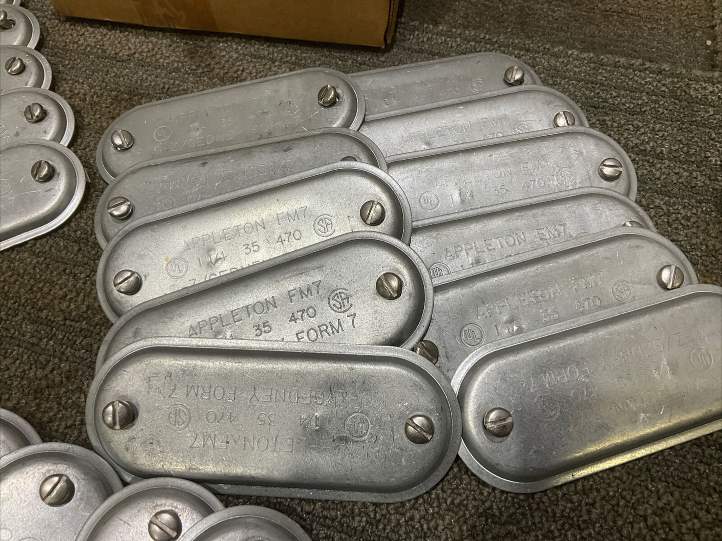 APPLETON APP470 1 1/4” STEEL FM7 BLANK COVER STAMPED STEEL COVER 678 LOT OF 32