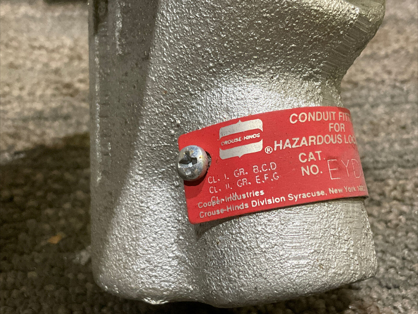 COOPER CROUSE-HINDS EYD216 M & F HUB SEALING FITTING W/ DRAINS 678 LOT OF 5