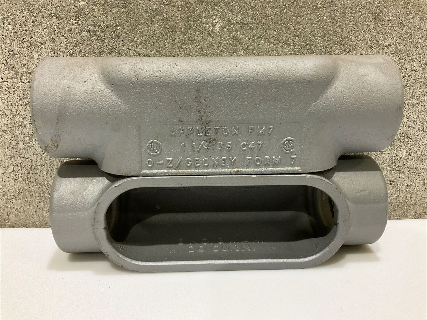 APPLETON FM7 35 C47 1 1/4” THREADED CONDUIT BODY 678 LOT OF 2