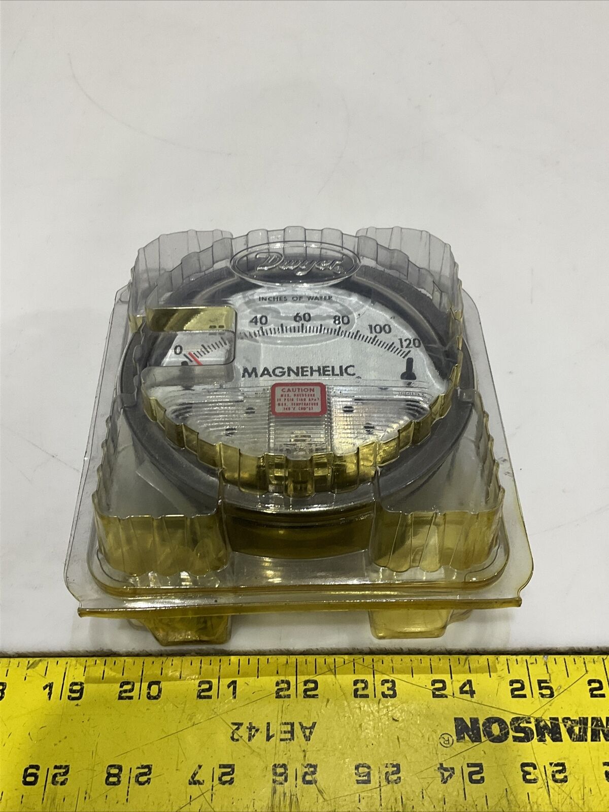 DWYER W40W DR 2120 MAGNEHELIC  DIFFERENTIAL PRESSURE  GAUGE 15 PSIG 476
