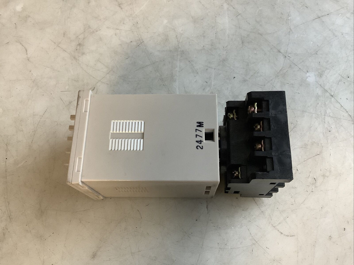 OMRON H3CA-A TIME DELAY RELAY W/ NDS-11 RELAY SOCKET 476