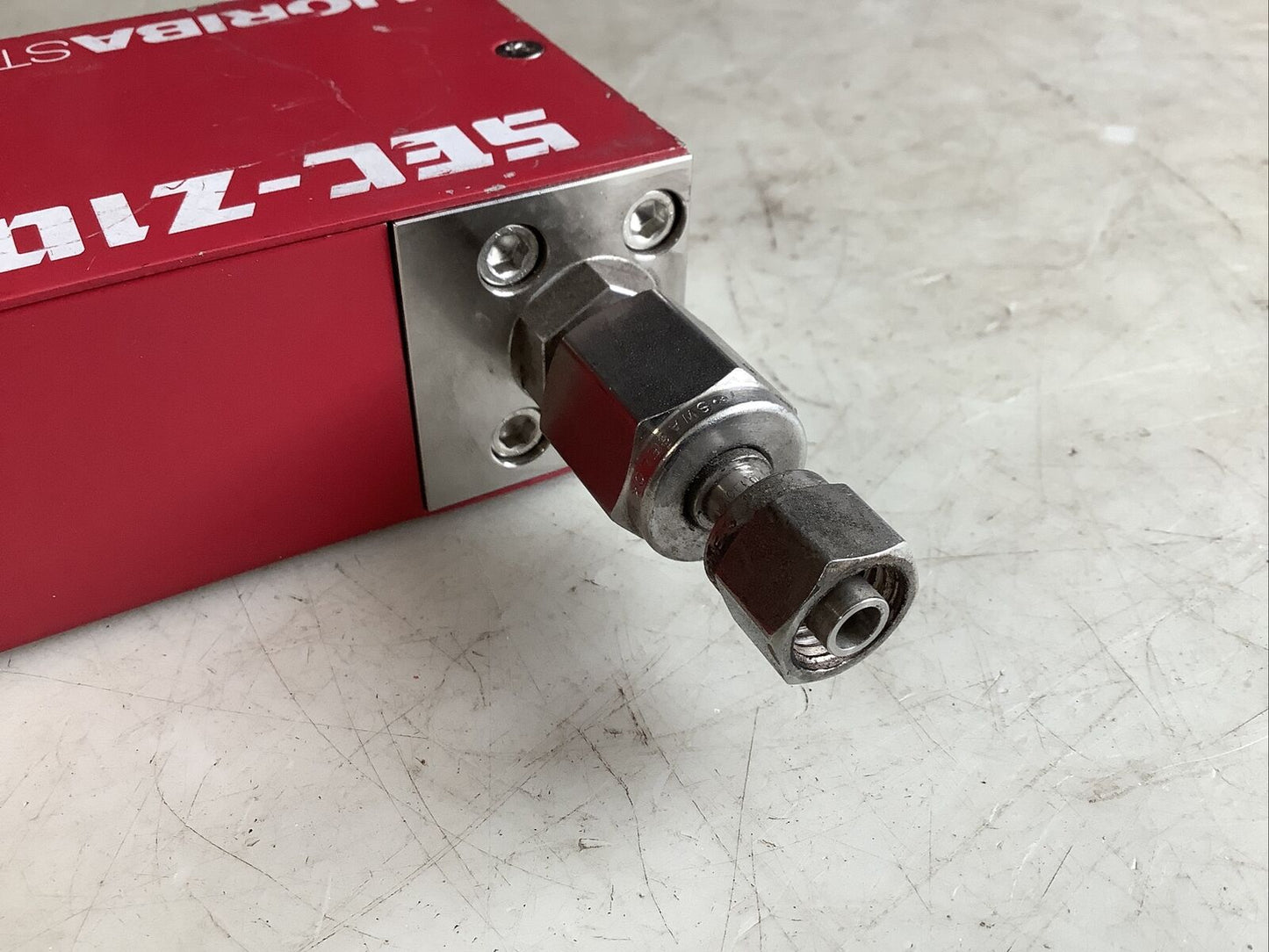 HORIBA SEC-Z12DWM MASS FLOW CONTROLLER 4 SLM 10% CO2/N2 4CR 476