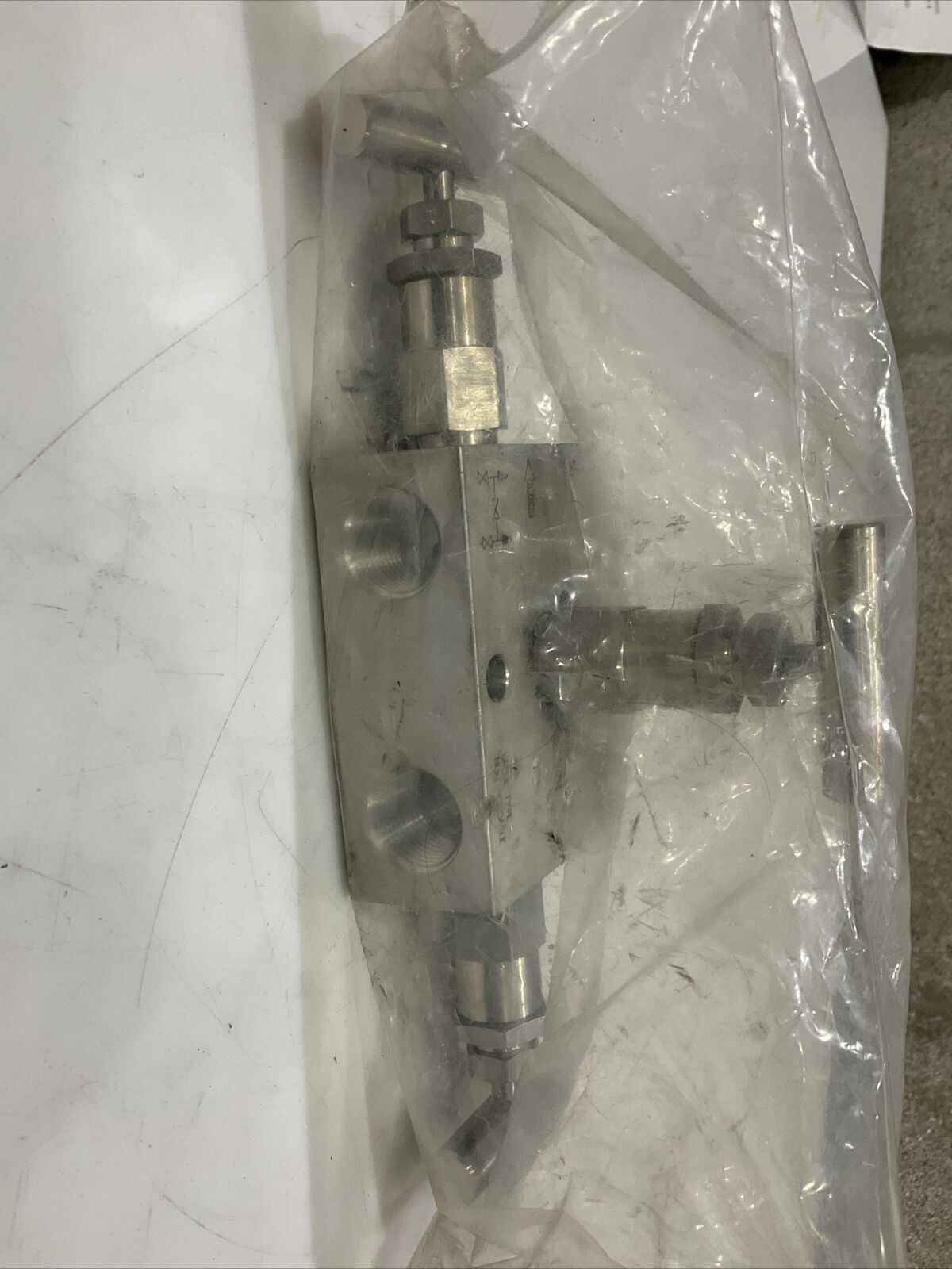 SWAGELOK SS-V3NBF8 VALVE 6000 PSIG INSTRUMENT MANIFOLD 476