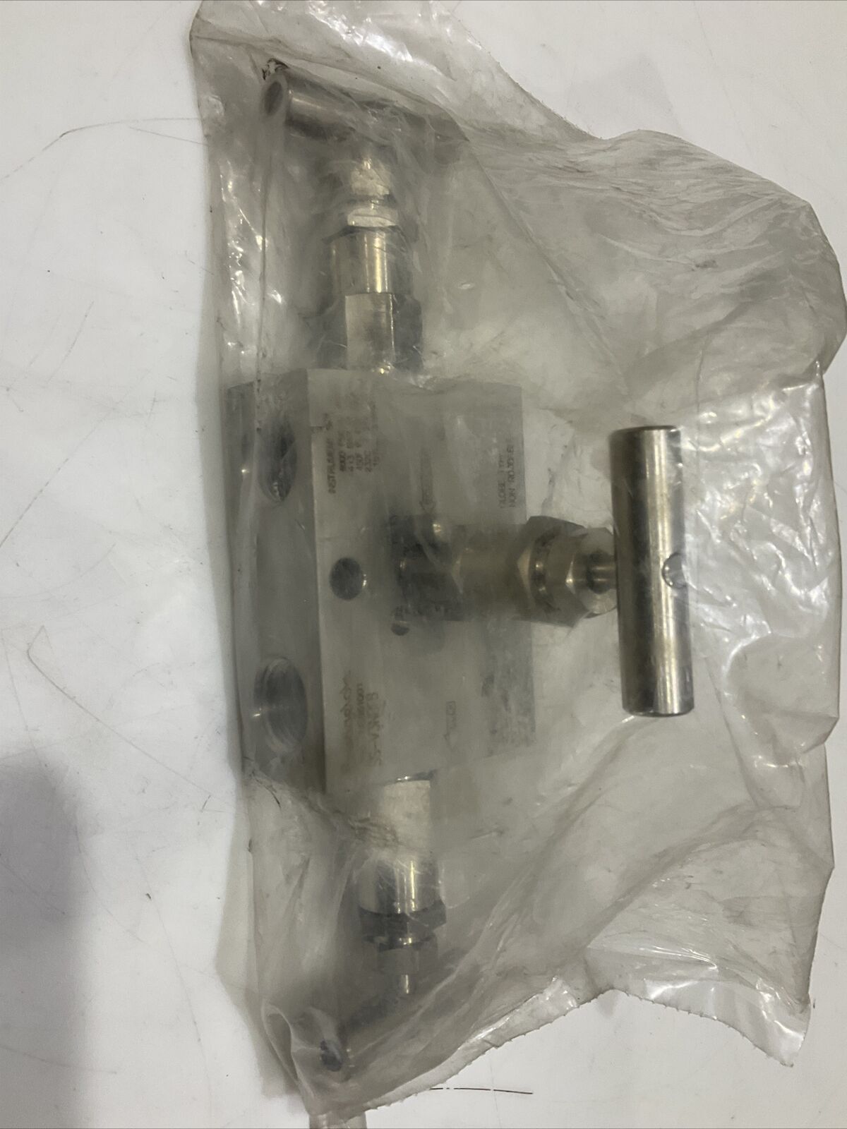 SWAGELOK SS-V3NBF8 VALVE 6000 PSIG INSTRUMENT MANIFOLD 476