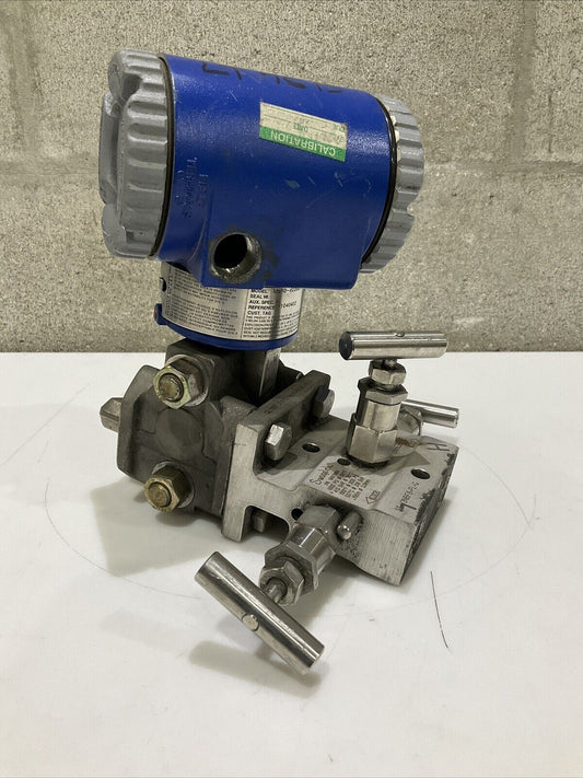 FOXBORO IDP10-D22B211-11 PRESSURE TRANSMITTER W/ SWAGELOK SS-V3NBF8-FL-G 476