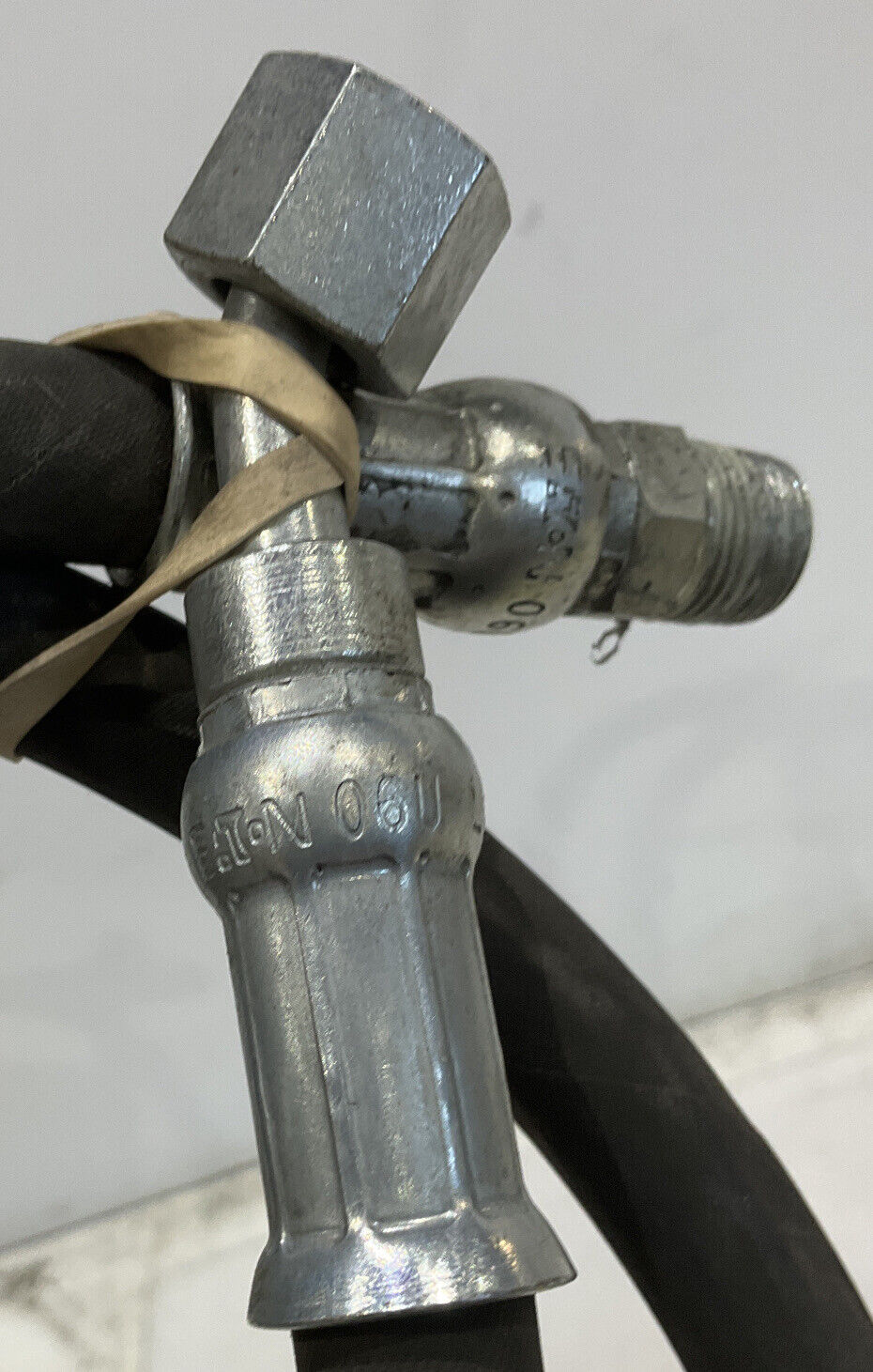 EATON 06U 106 HOSE ASSEMBLY 4000PSI 476