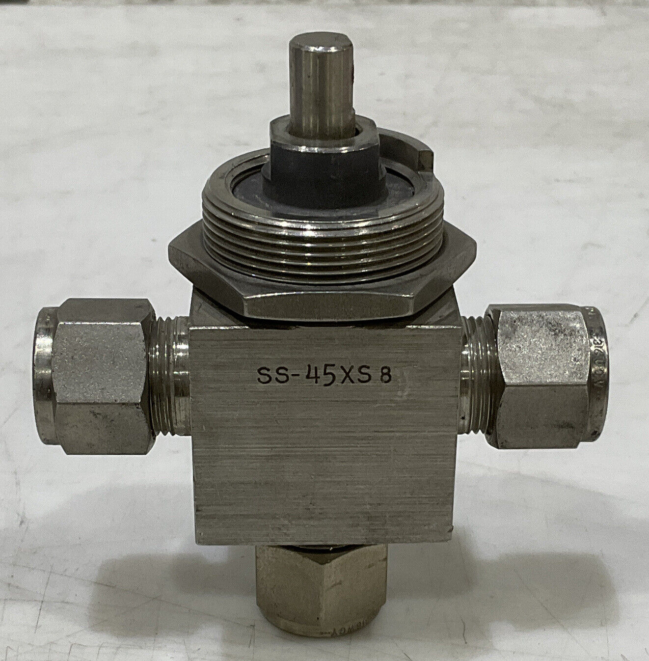 SWAGELOK SS-45XS8 3 WAY BALL VALVE 476