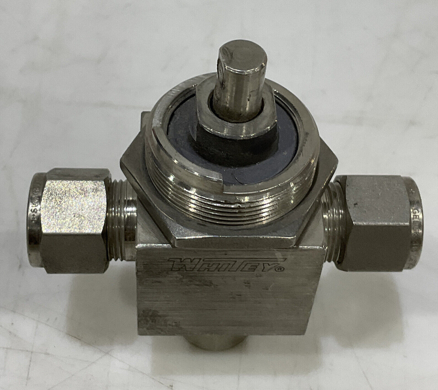 SWAGELOK SS-45XS8 3 WAY BALL VALVE 476