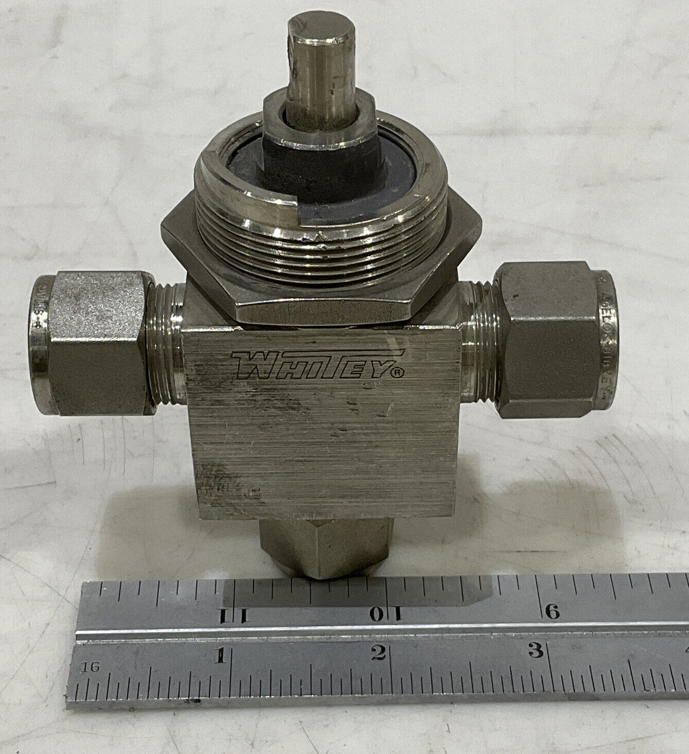 SWAGELOK SS-45XS8 3 WAY BALL VALVE 476