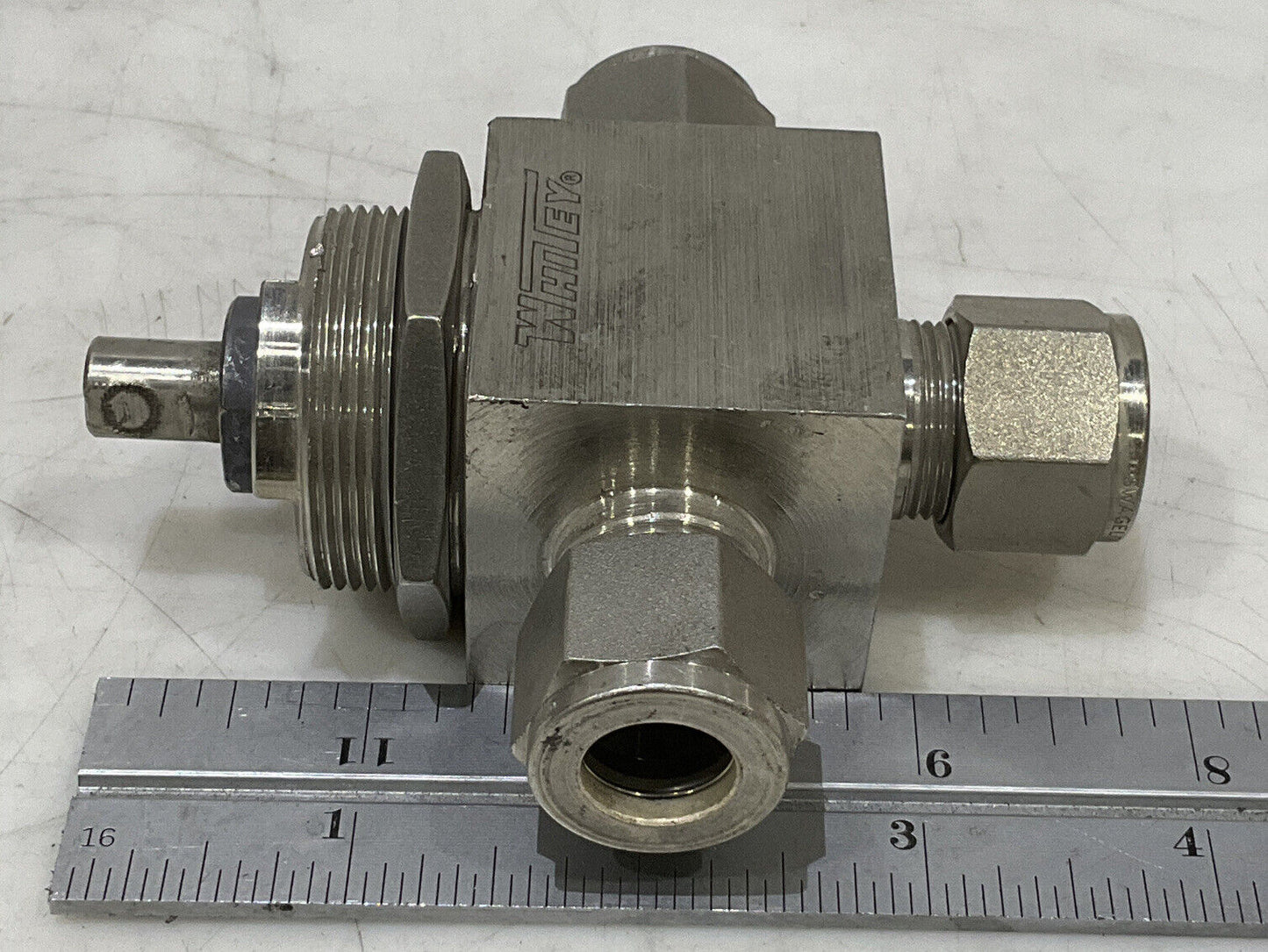 SWAGELOK SS-45XS8 3 WAY BALL VALVE 476