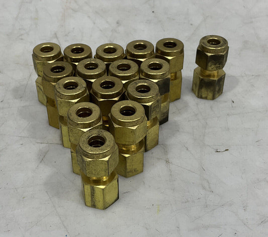 SWAGELOK B-400-7-4RT MAKE CONNECTOR LOT OF 16 476