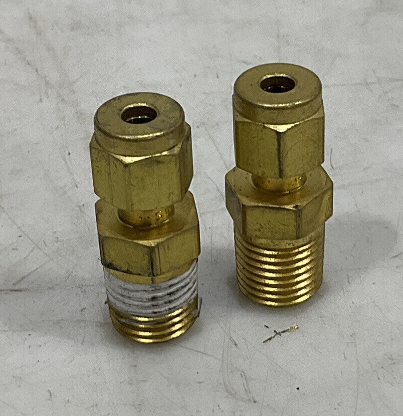 SWAGELOK B-200-1-4 MALE CONNECTOR LOT OF 2 476