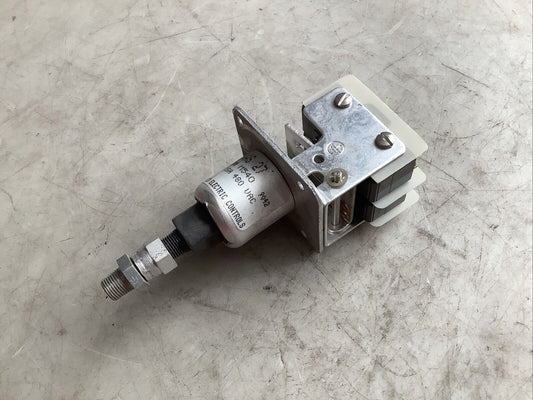 UNITED ELECTRIC CONTROLS J54AS 27 PRESSURE SWITCH 480VAC 15A 476