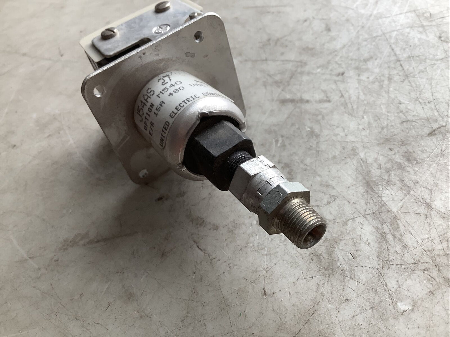 UNITED ELECTRIC CONTROLS J54AS 27 PRESSURE SWITCH 480VAC 15A 476