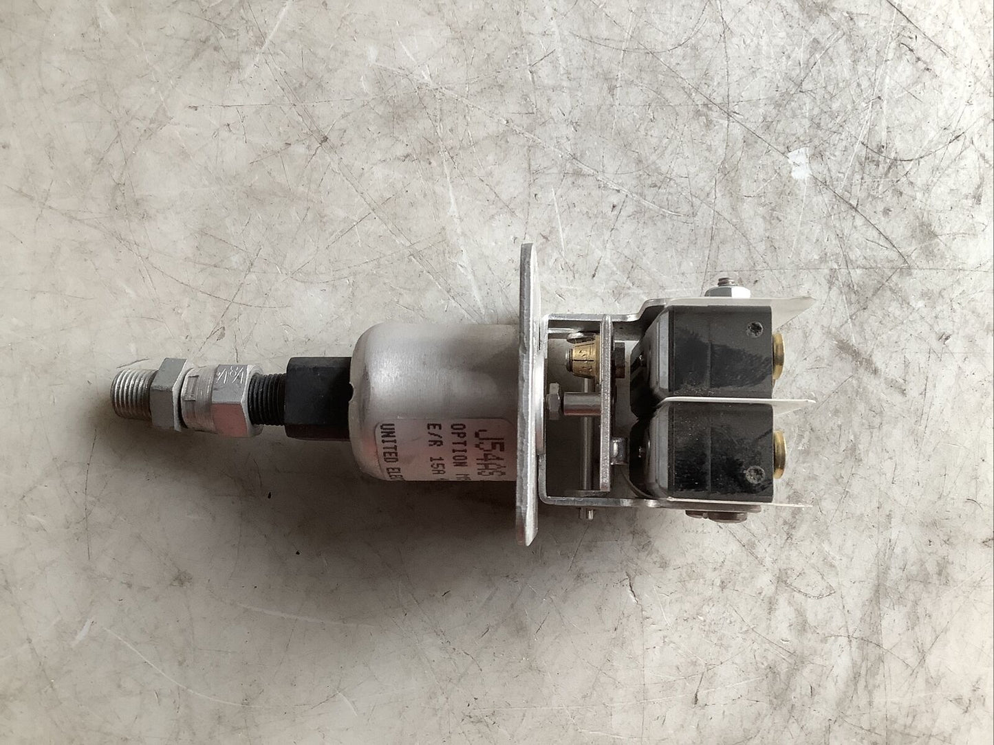 UNITED ELECTRIC CONTROLS J54AS 27 PRESSURE SWITCH 480VAC 15A 476