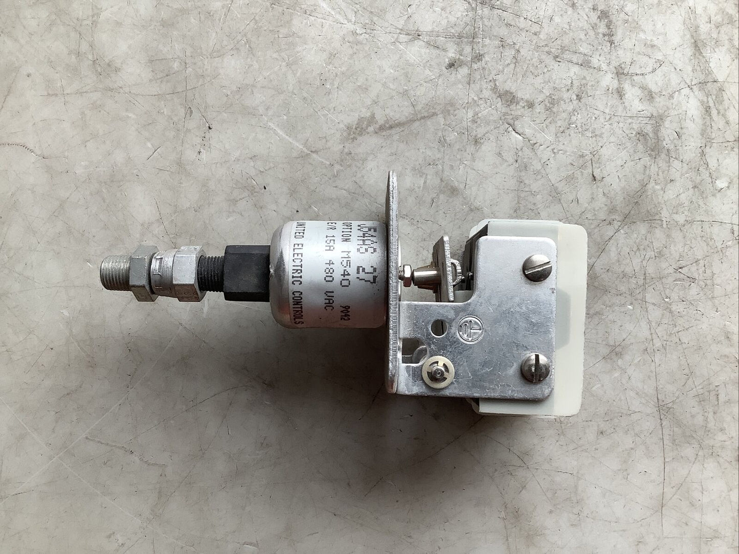 UNITED ELECTRIC CONTROLS J54AS 27 PRESSURE SWITCH 480VAC 15A 476