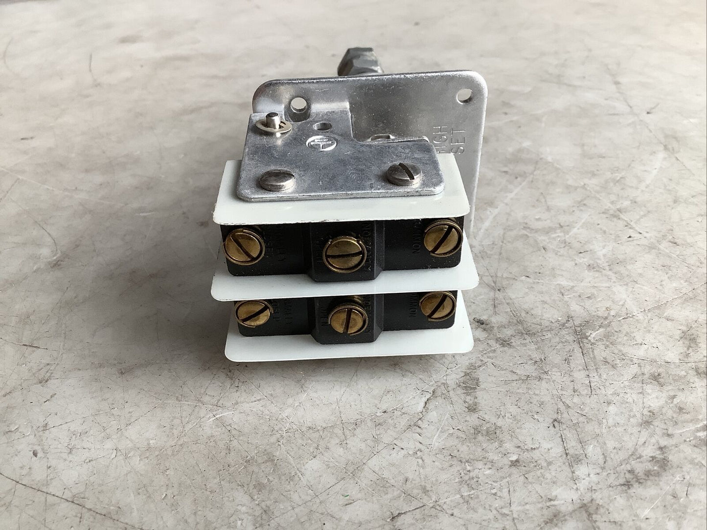 UNITED ELECTRIC CONTROLS J54AS 27 PRESSURE SWITCH 480VAC 15A 476