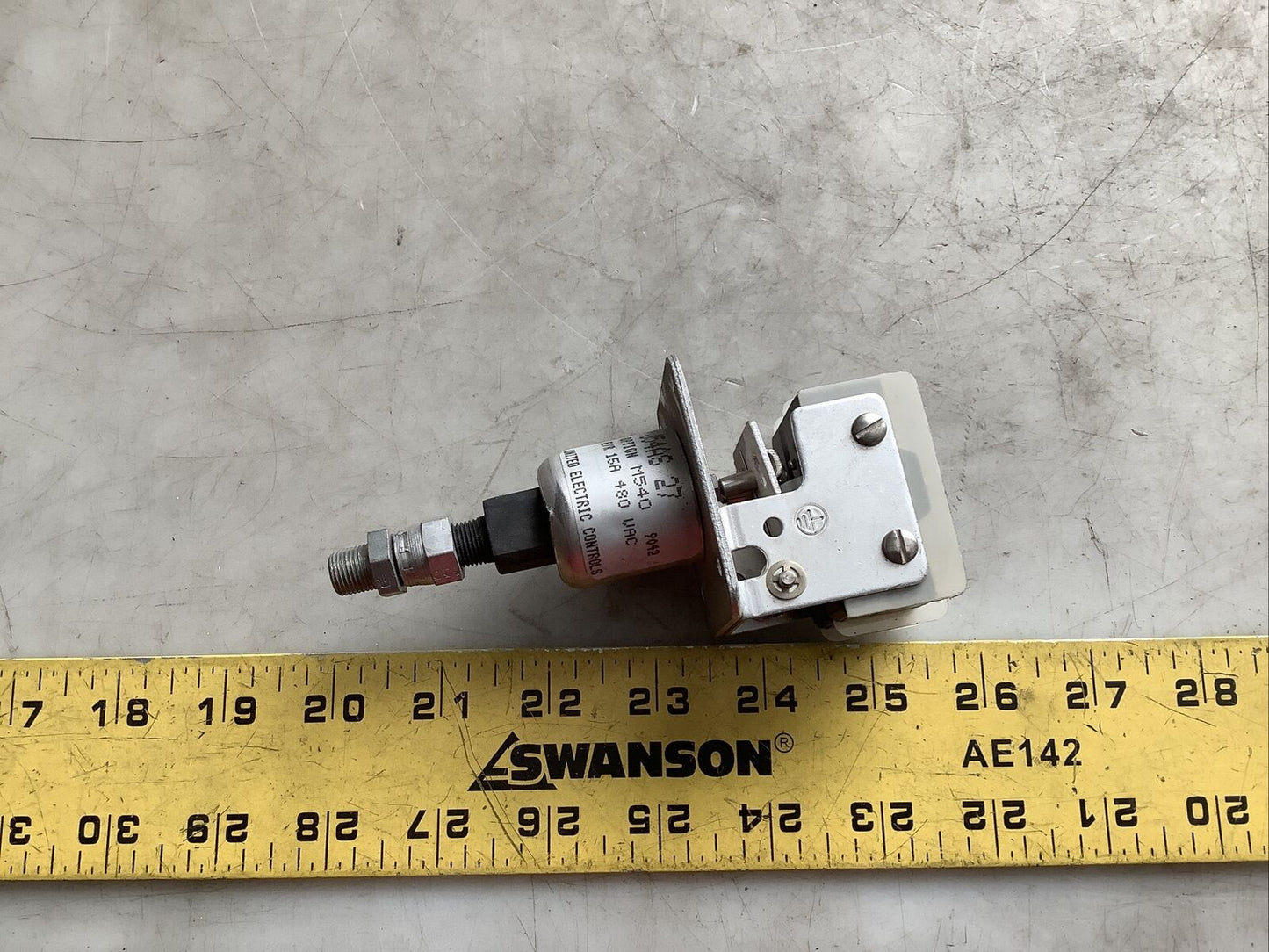 UNITED ELECTRIC CONTROLS J54AS 27 PRESSURE SWITCH 480VAC 15A 476