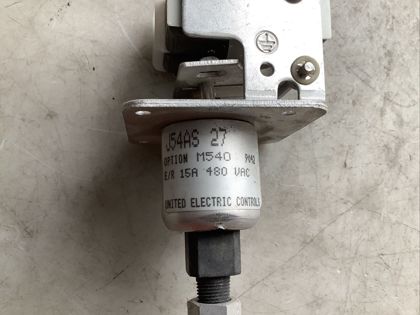 UNITED ELECTRIC CONTROLS J54AS 27 PRESSURE SWITCH 480VAC 15A 476