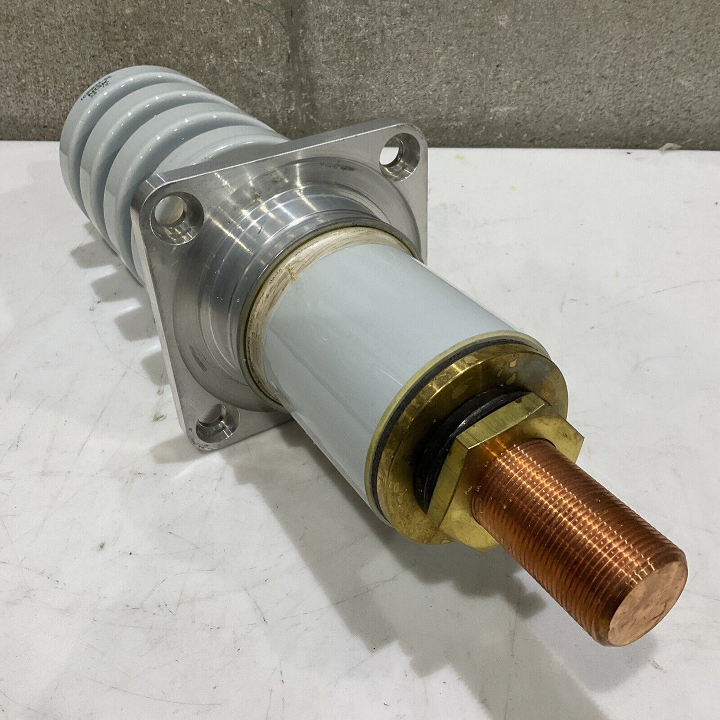 ABB 5382D48G12 LOW VOLTAGE ELECTRICAL BUSHING 15 KV 373