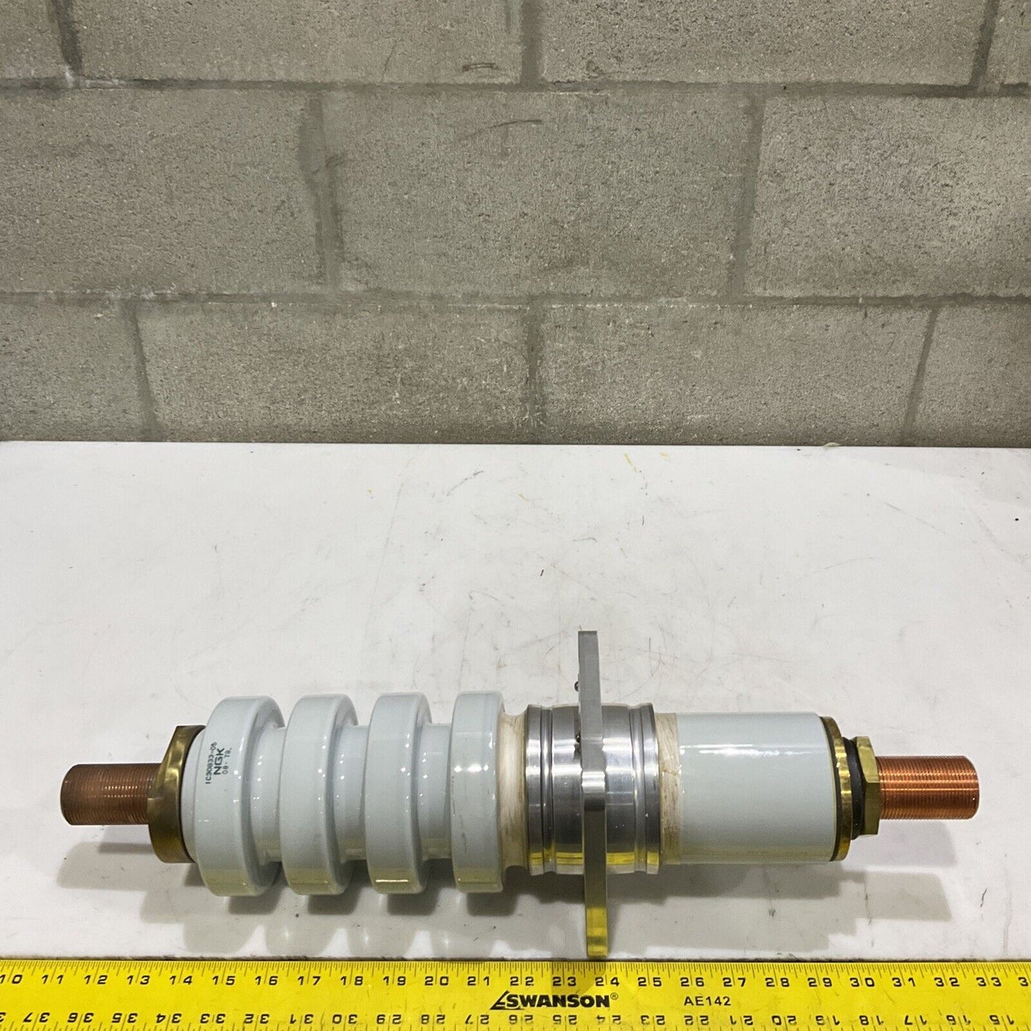 ABB 5382D48G12 LOW VOLTAGE ELECTRICAL BUSHING 15 KV 373