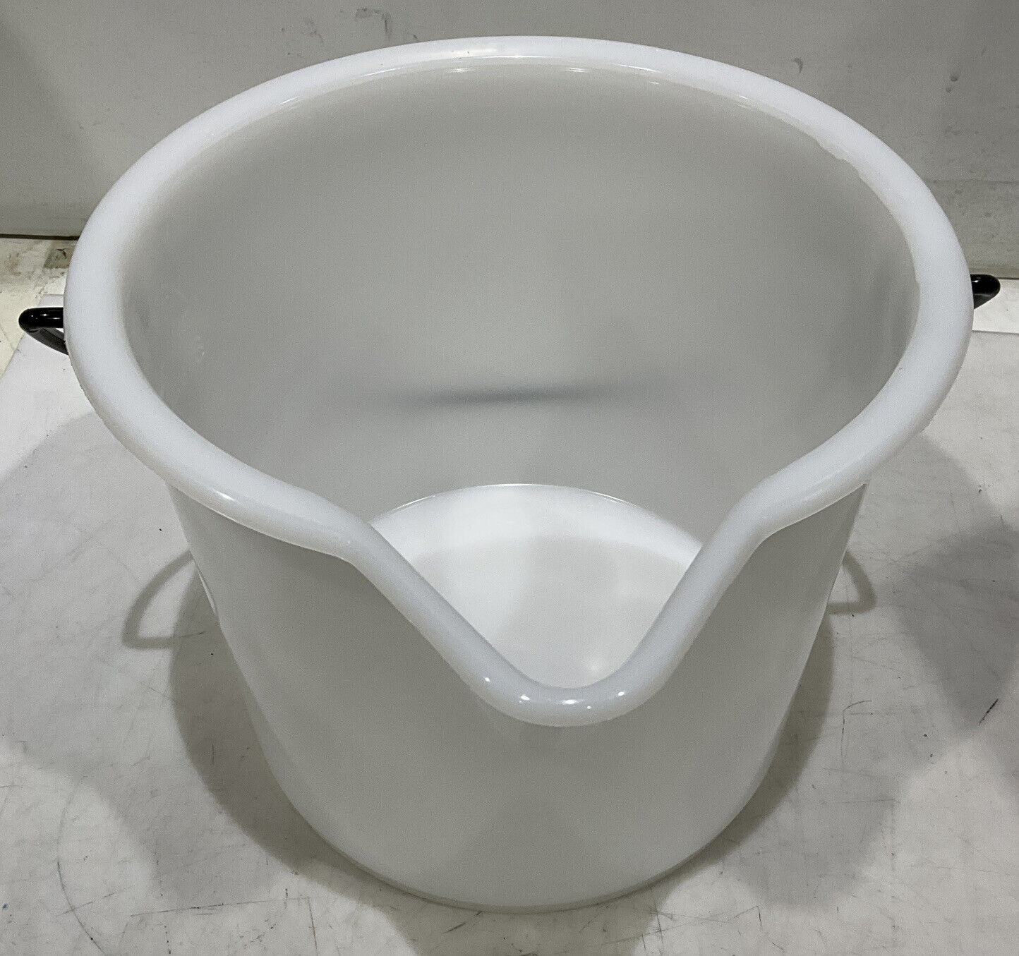 VLG NALGENE 7002-0025 17307-008 HIGH DENSITY POLYETHYLENE GRADUATED BUCKET 373