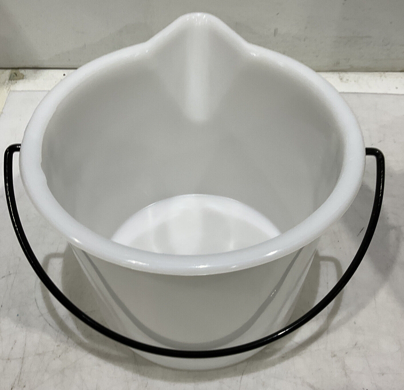 VLG NALGENE 7002-0025 17307-008 HIGH DENSITY POLYETHYLENE GRADUATED BUCKET 373