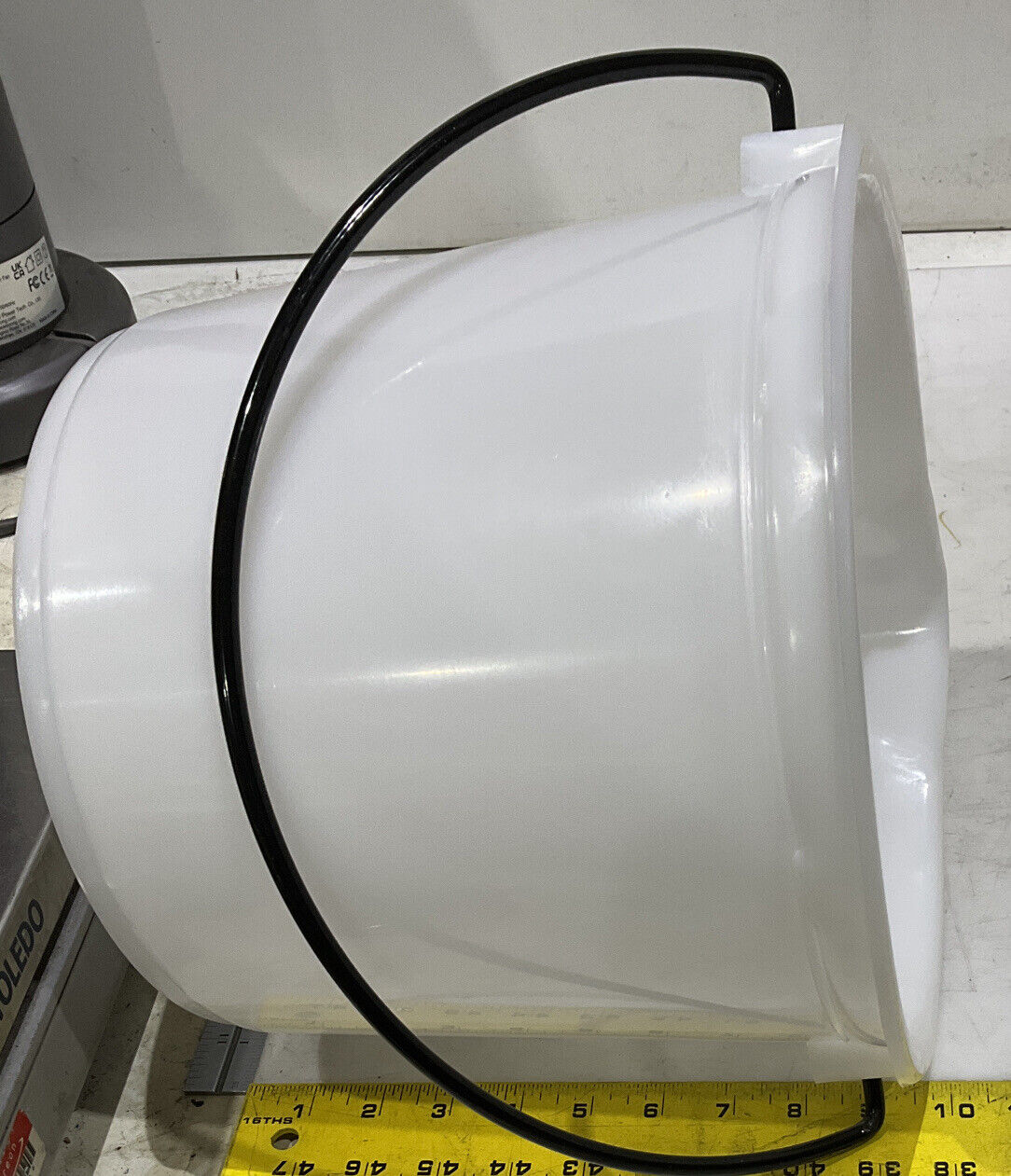 VLG NALGENE 7002-0025 17307-008 HIGH DENSITY POLYETHYLENE GRADUATED BUCKET 373