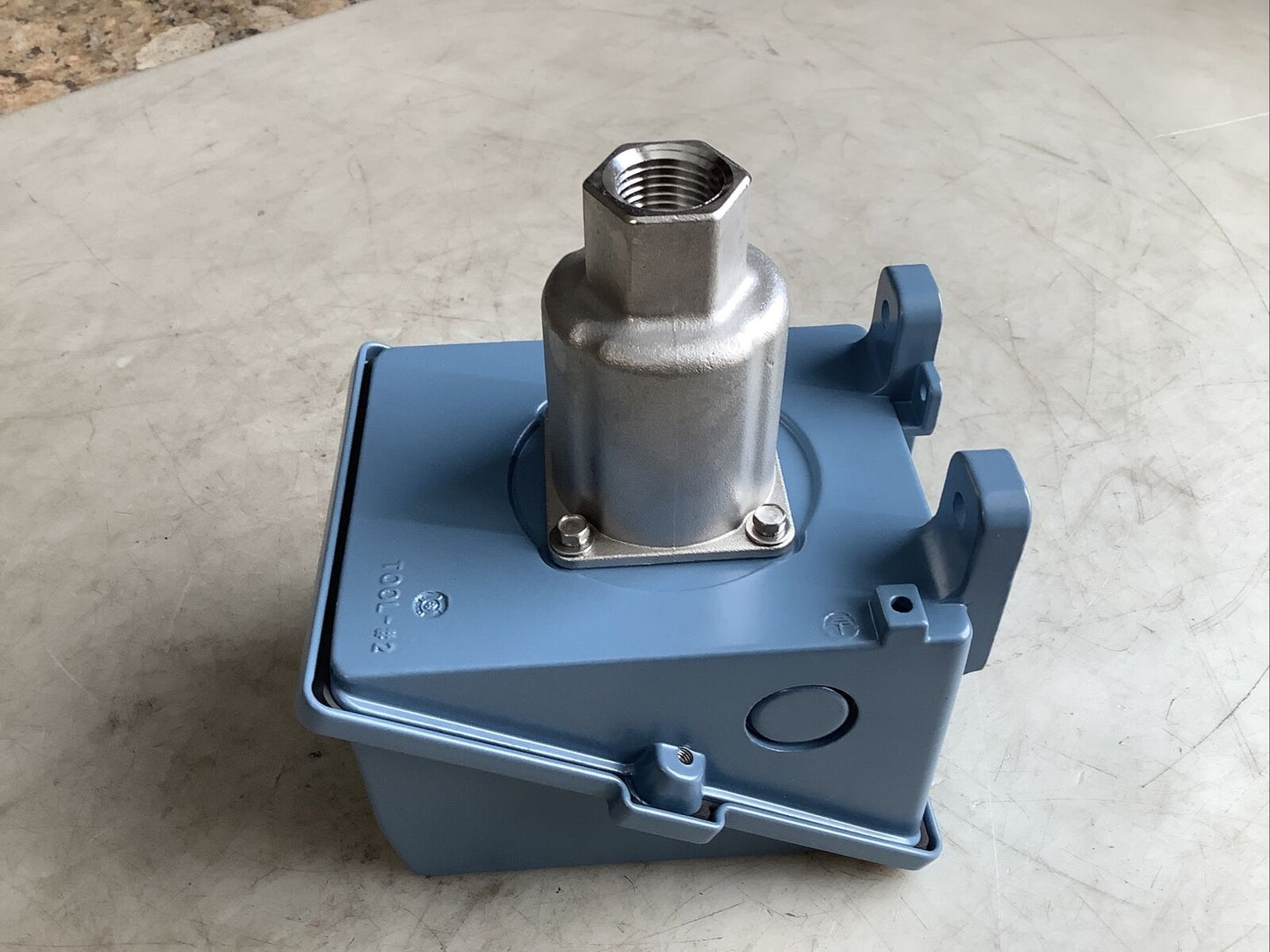 UNITED ELECTRIC J402-S156B PRESSURE SWITCH 373