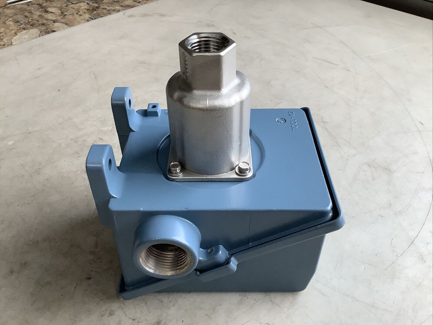 UNITED ELECTRIC J402-S156B PRESSURE SWITCH 373