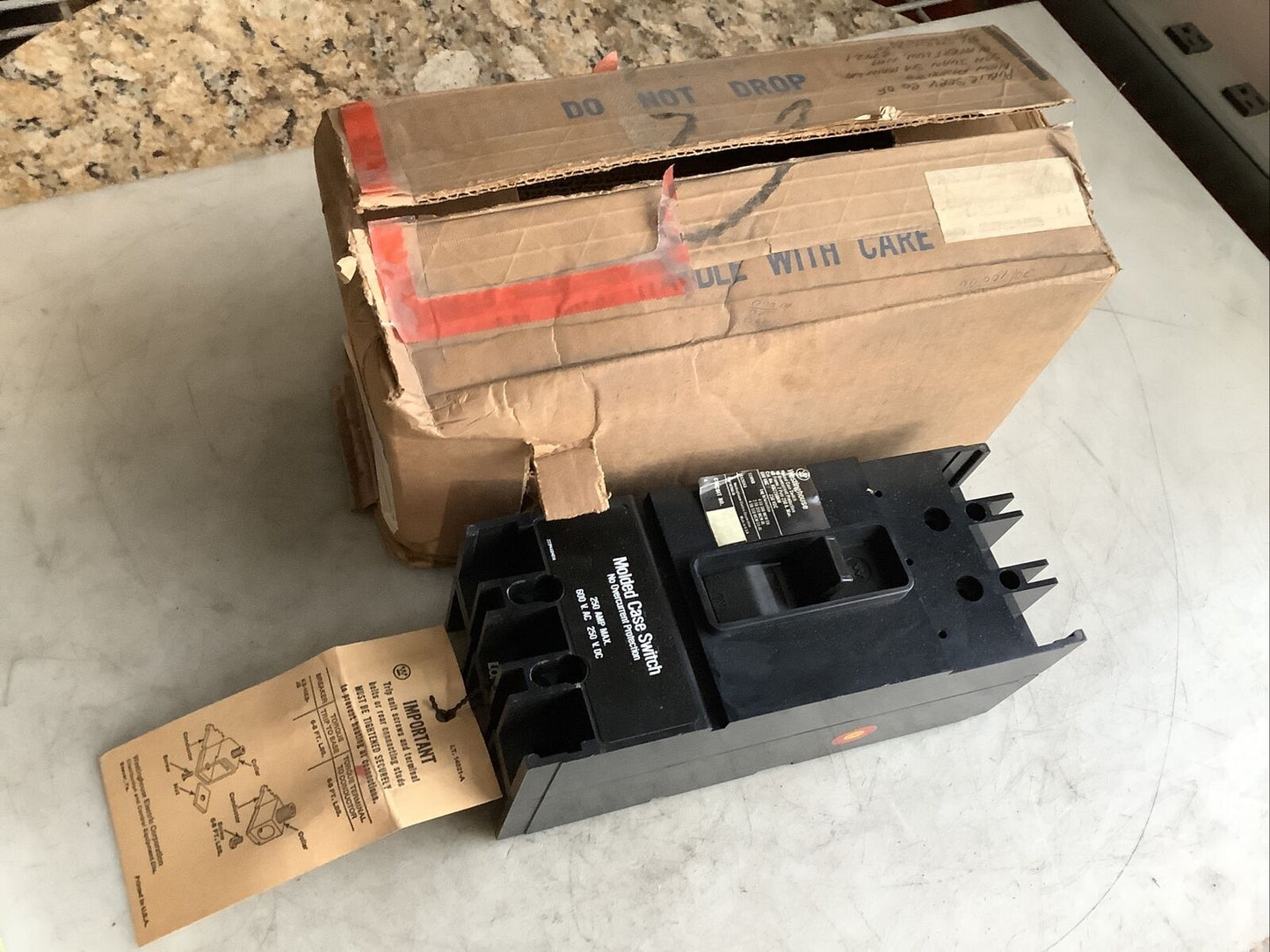 WESTINGHOUSE KB2250NW MOLDED CASE CIRCUIT BREAKER 2 POLE 250A 600V 373