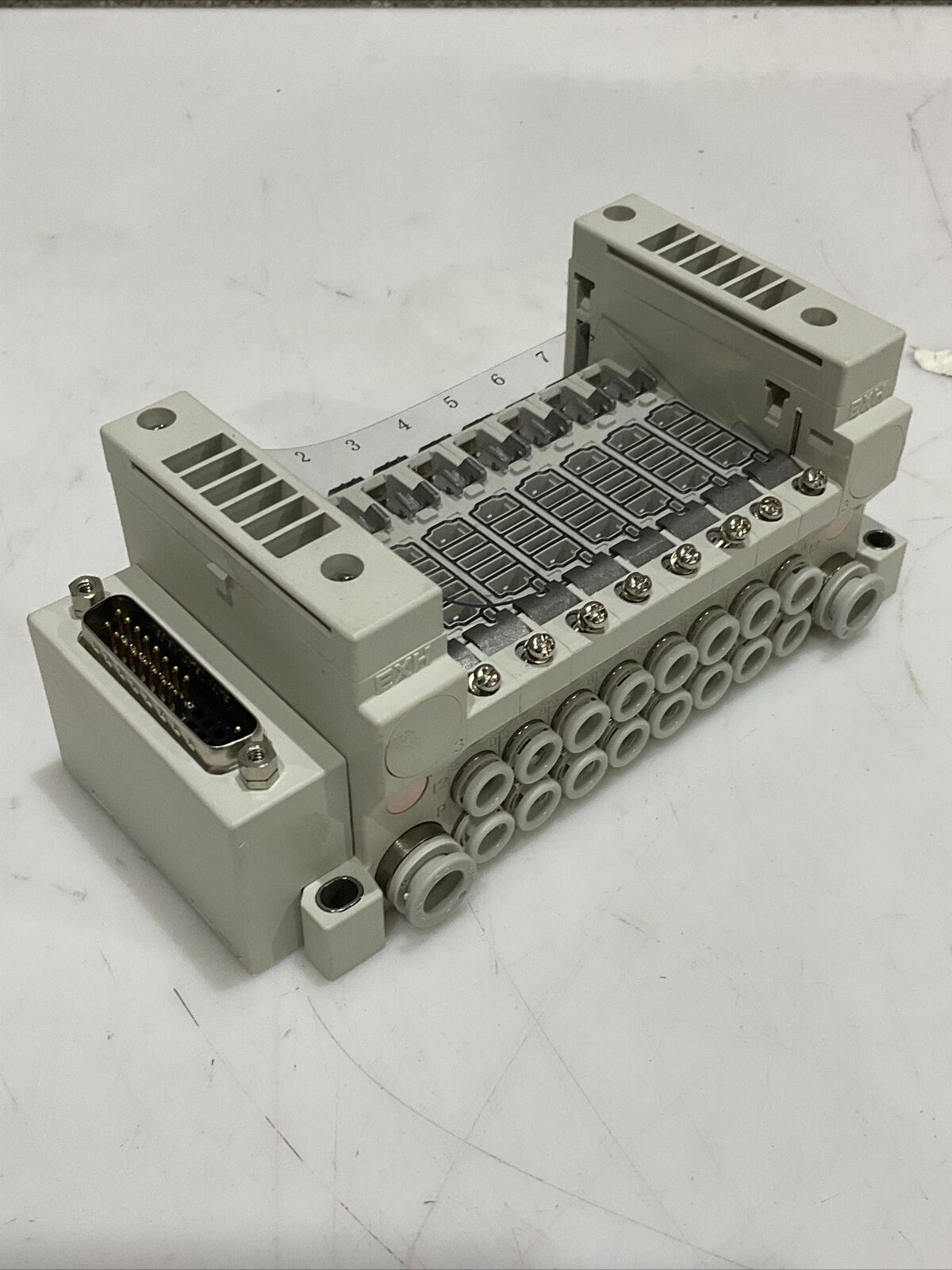 SMC VV5Q11-08C6FU0-NS-X50US MOUNTED MANIFOLD MOUNT U3S