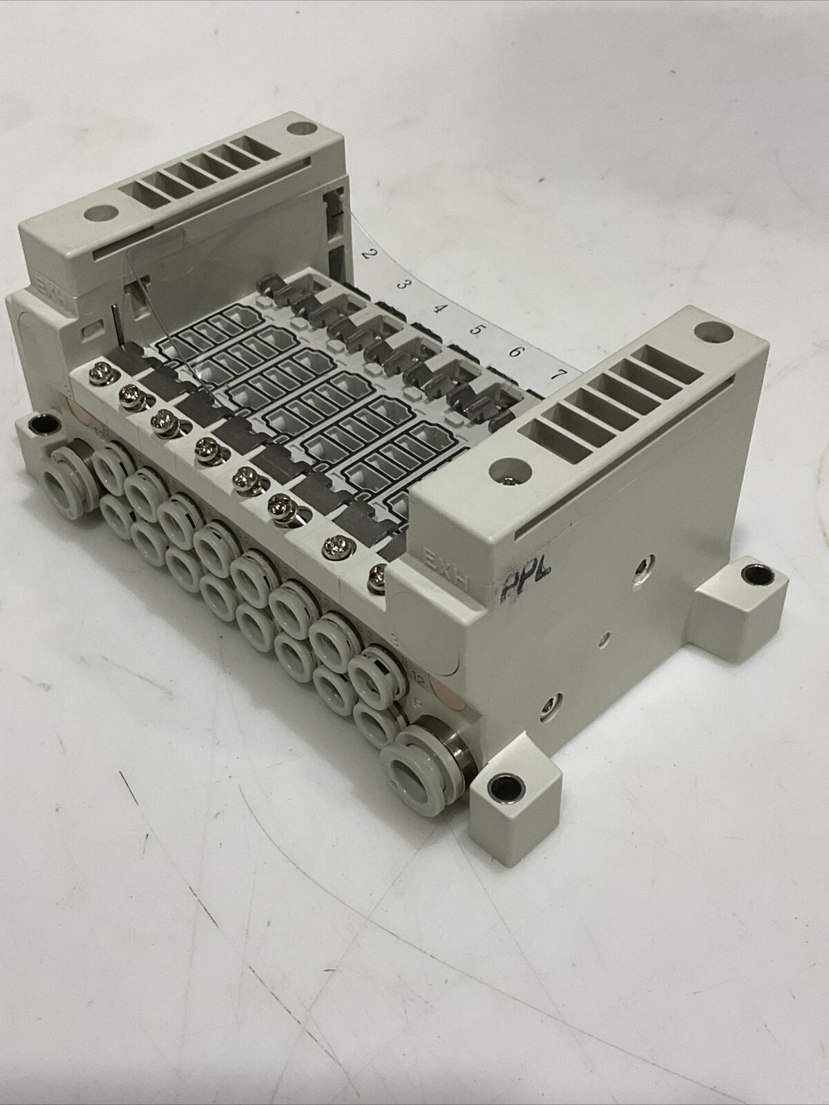 SMC VV5Q11-08C6FU0-NS-X50US MOUNTED MANIFOLD MOUNT U3S