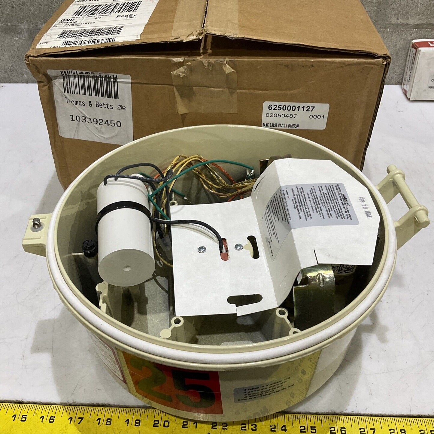 HAZLUX DH025C04 3 LIGHTING ASSEMBLY W/ BALLAST HOUSING 250W 60HZ 277V 373