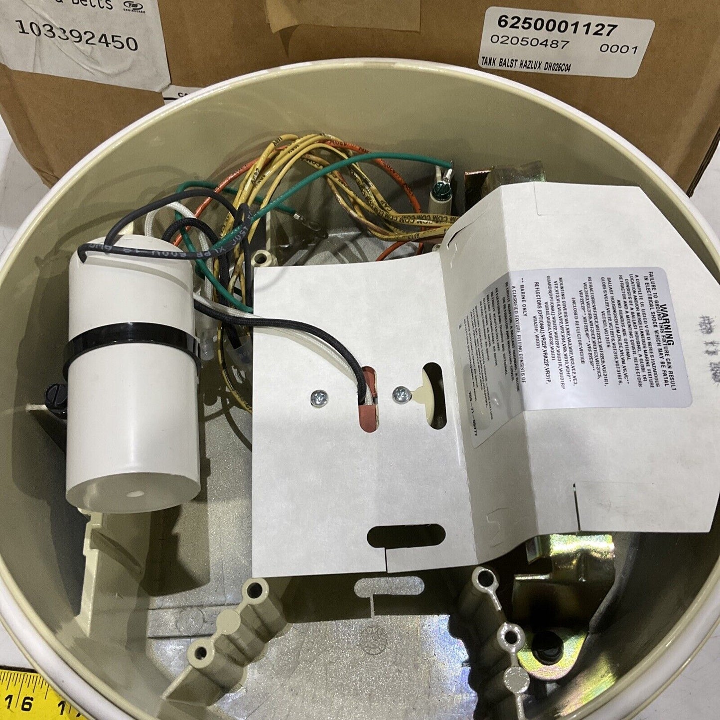 HAZLUX DH025C04 3 LIGHTING ASSEMBLY W/ BALLAST HOUSING 250W 60HZ 277V 373
