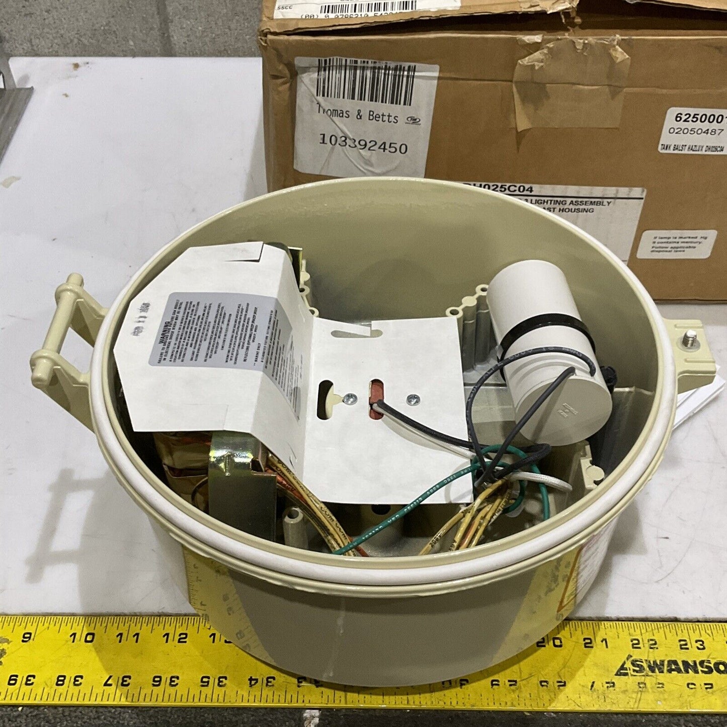 HAZLUX DH025C04 3 LIGHTING ASSEMBLY W/ BALLAST HOUSING 250W 60HZ 277V 373
