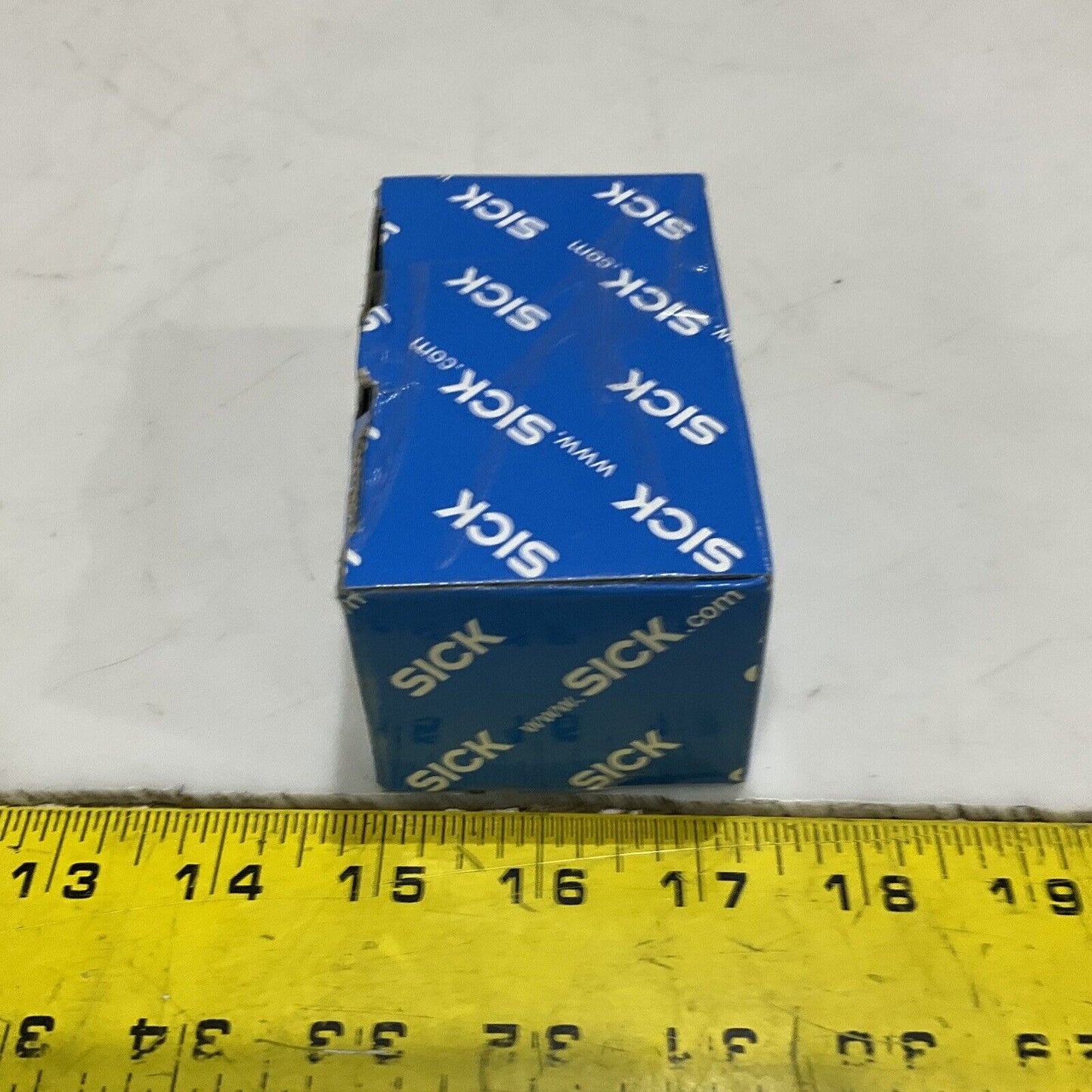 SICK WT18-3P420S32 PHOTOELECTRIC LONG RANGE PROXIMITY SENSOR 10-30V .1A U3S