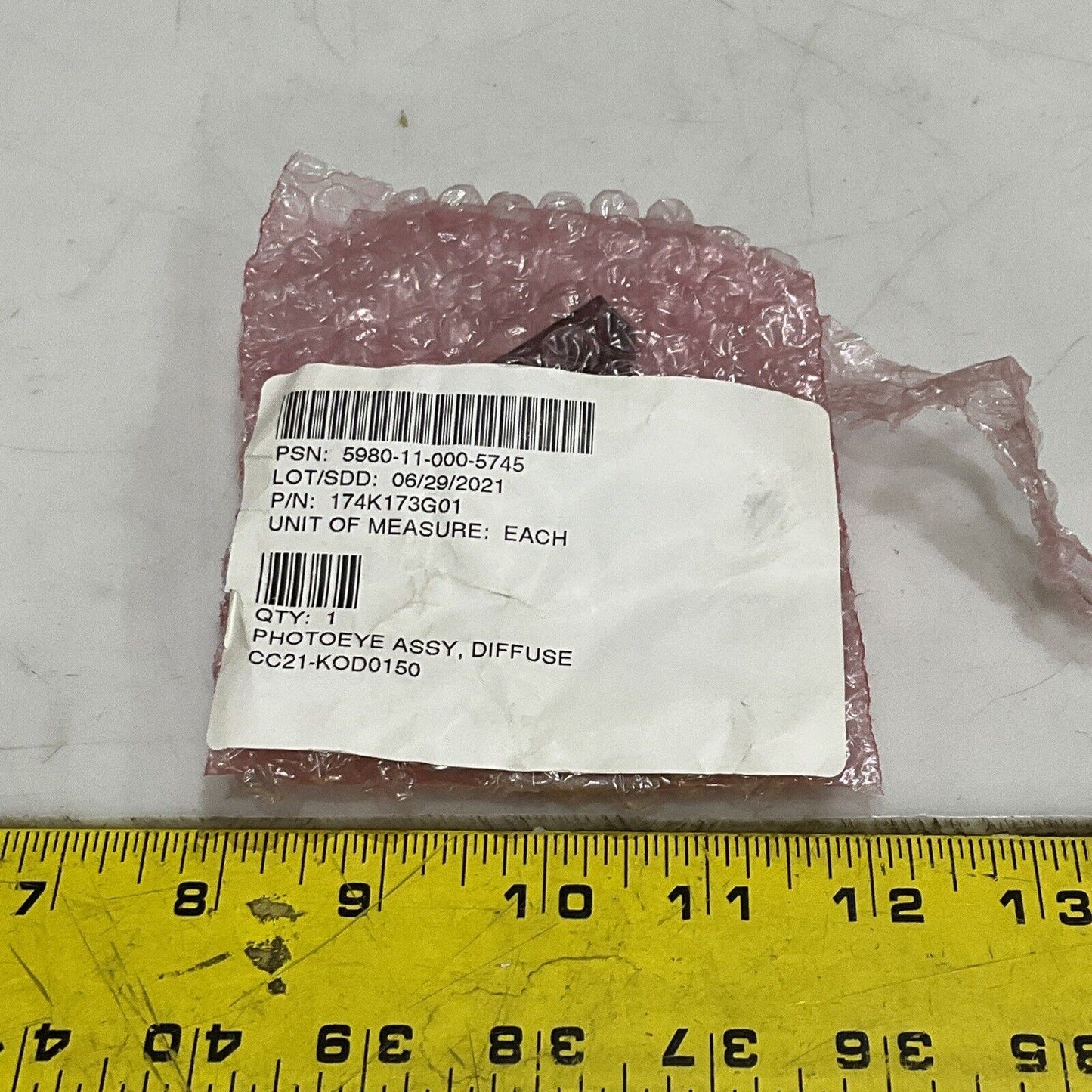 BAUMER FHDK 10P1412/KS35A DIFFUSE PHOTOEYE PHOTOELECTRIC SENSOR ASSEMBLY U3S