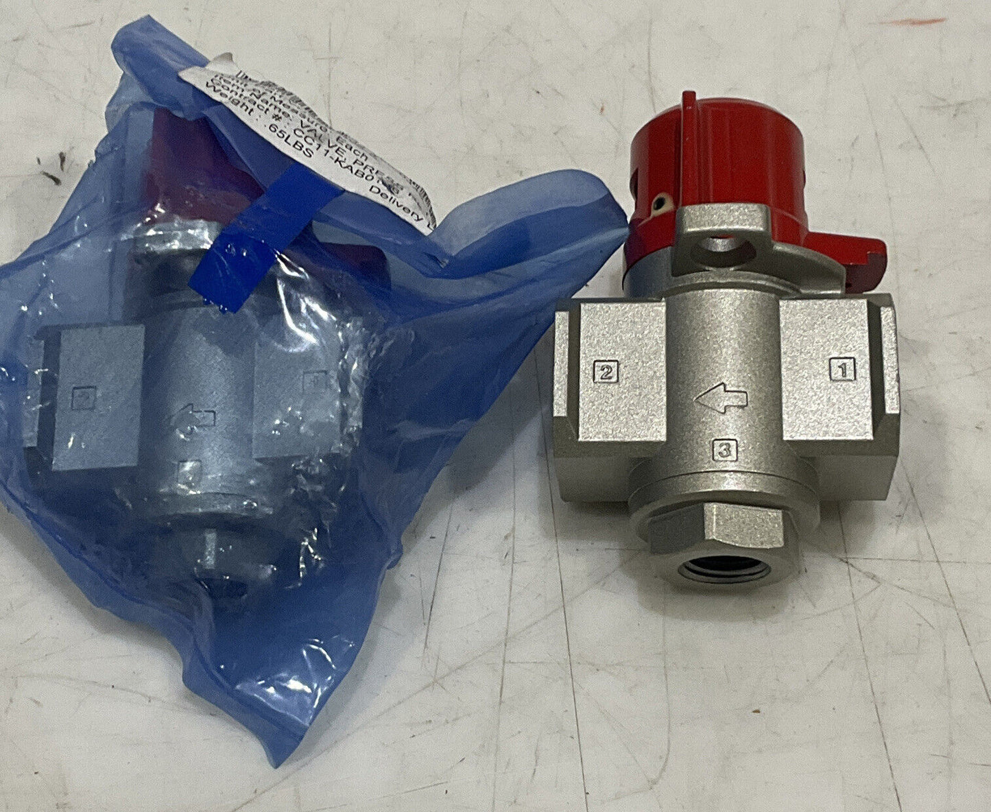 SMC VHS30-N03-Z PMEUMATIC LOCKOUT VALVE 3 PORT 15-150PSI LOT OF 2 U3S